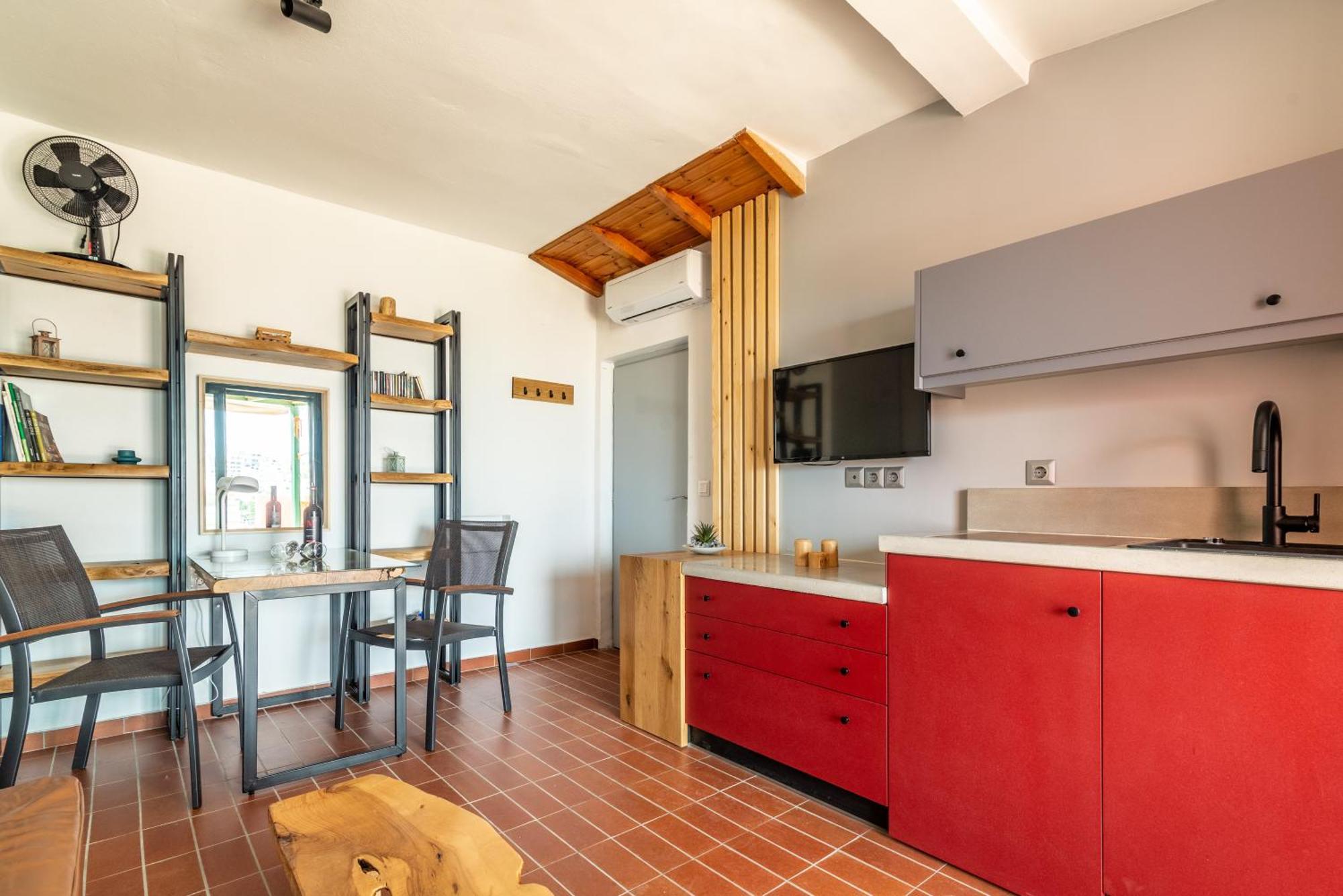 City Loft Near The Airport With Seaview 이라클리온 외부 사진