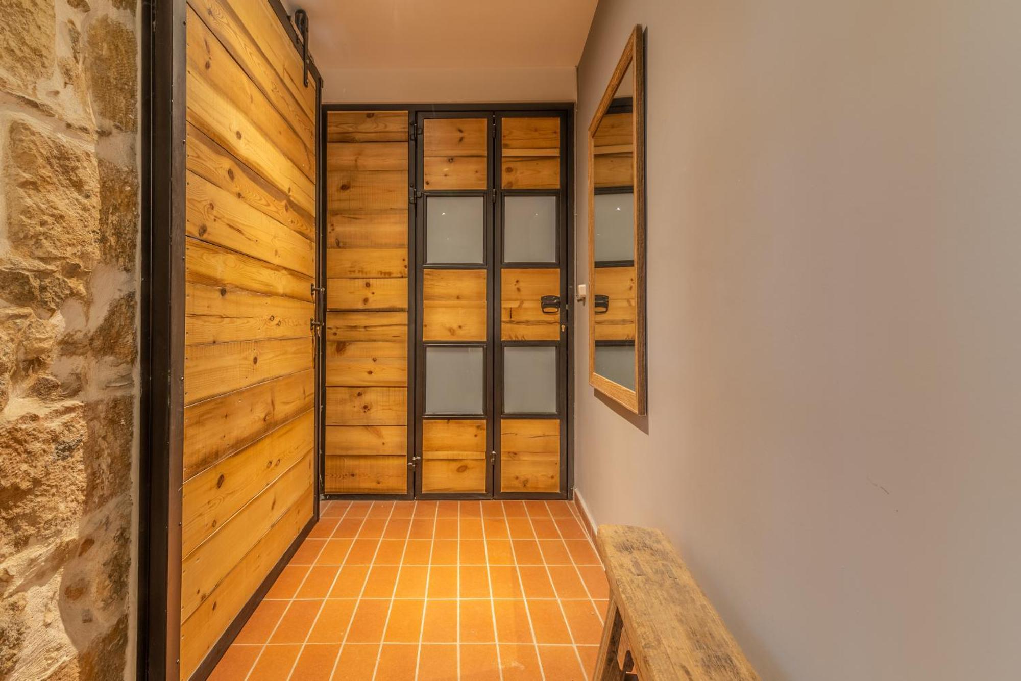 City Loft Near The Airport With Seaview 이라클리온 외부 사진