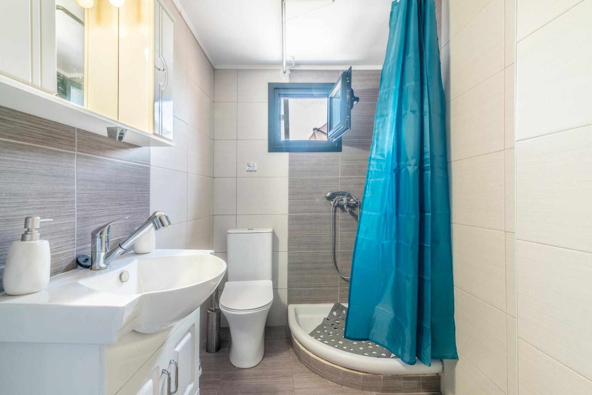 City Loft Near The Airport With Seaview 이라클리온 외부 사진