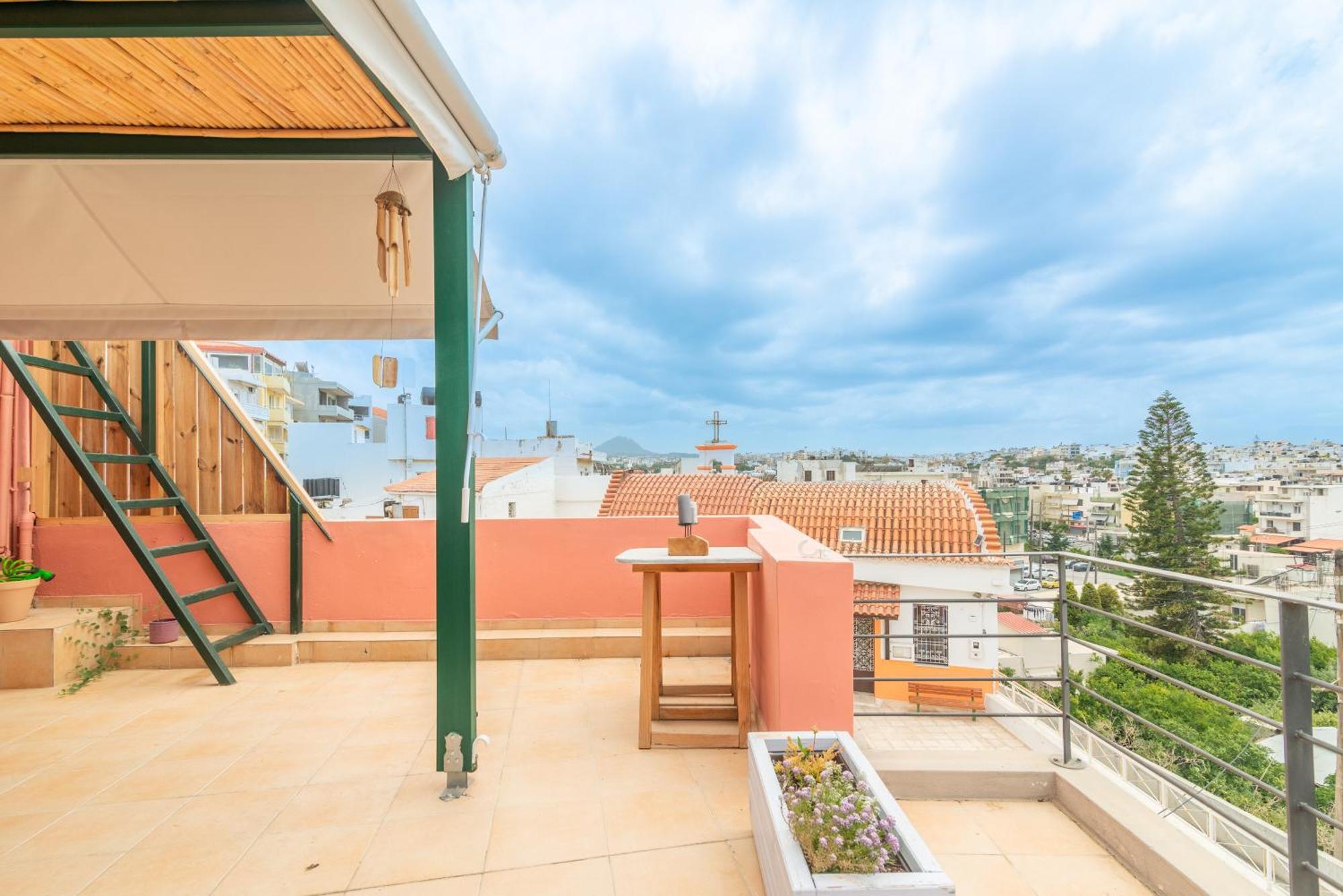 City Loft Near The Airport With Seaview 이라클리온 외부 사진